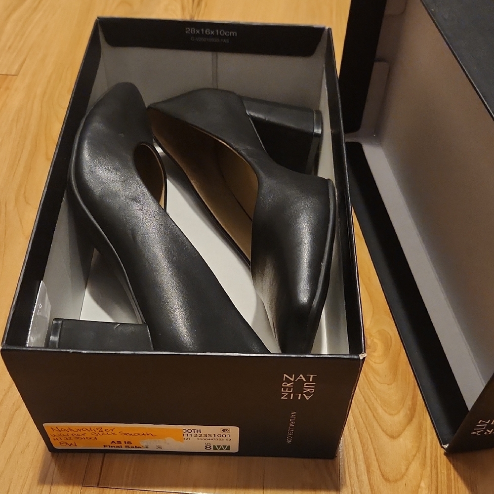 8W Naturalizer Warner Smooth Classic Black Heels